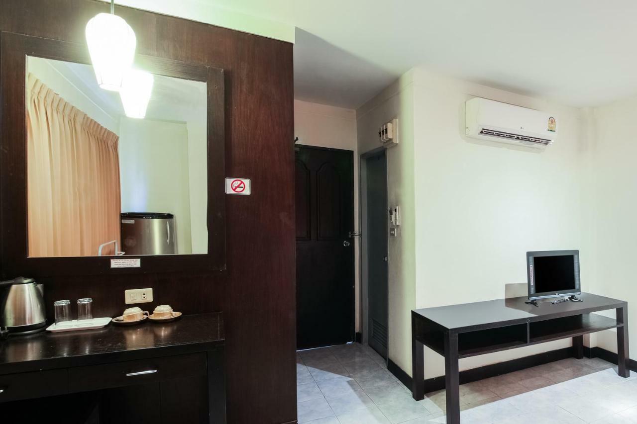 Oyo 244 Roar Inn Patong Luaran gambar